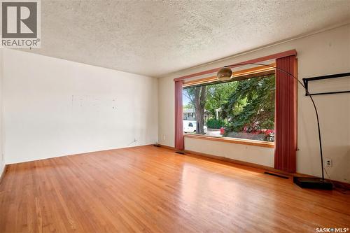 4240 8Th Avenue, Regina, SK - Indoor Photo Showing Other Room