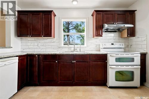 4240 8Th Avenue, Regina, SK - Indoor Photo Showing Kitchen