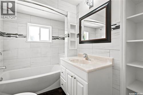 4240 8Th Avenue, Regina, SK - Indoor Photo Showing Bathroom
