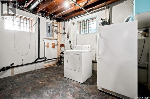 4240 8Th Avenue, Regina, SK - Indoor Photo Showing Laundry Room