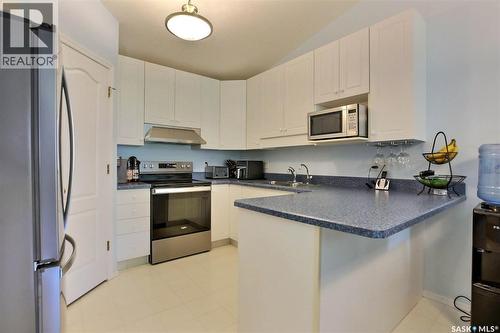 4962 Marigold Drive, Regina, SK - Indoor Photo Showing Kitchen With Double Sink