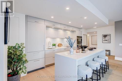 305 - 259 The Kingsway, Toronto, ON 
