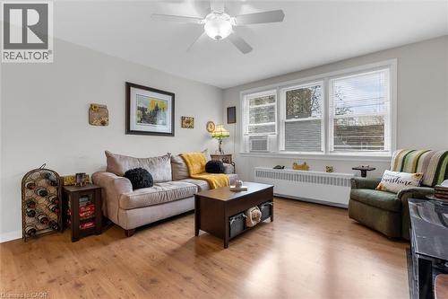 4 ROBINSON Street Unit# 14  Hamilton, ON L8P 1Y5