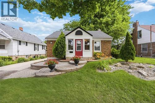 322 COBDEN STREET  Sarnia, ON N7T 4A3