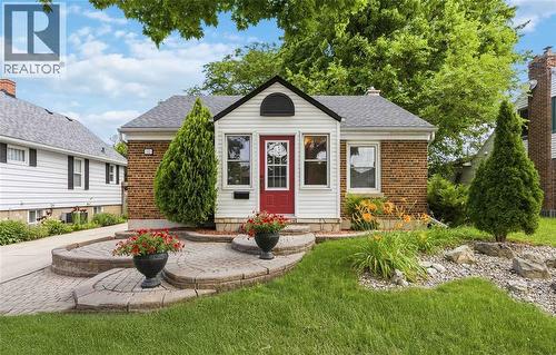 322 COBDEN STREET  Sarnia, ON N7T 4A3