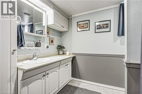2345 Gibbon Street, Burlington, ON - Indoor Photo Showing Bathroom