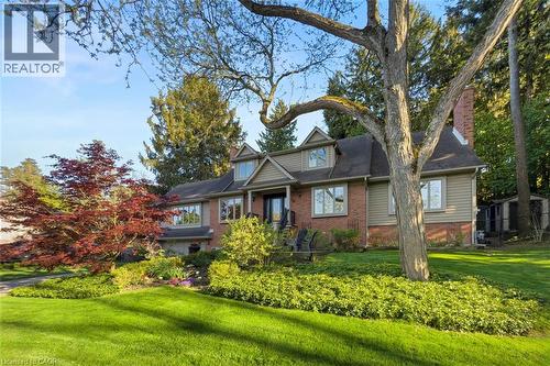 Generous front yard space at the end of quiet cul-de-sac - 18 Stonegate Drive, Hamilton, ON 