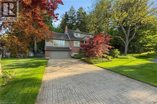 Generous driveway parking at the end of quiet cul-de-sac - 18 Stonegate Drive, Hamilton, ON 