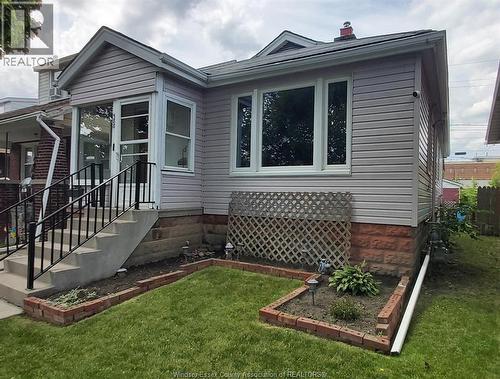 588 IRVINE AVENUE  Windsor, ON N8X 2T2