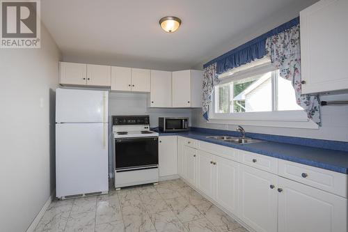 74 Grandriver Cres, Sault Ste. Marie, ON - Indoor Photo Showing Kitchen With Double Sink
