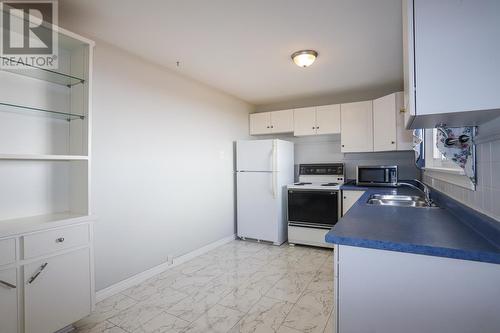 74 Grandriver Cres, Sault Ste. Marie, ON - Indoor Photo Showing Kitchen With Double Sink