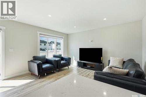 210 Schmeiser Bend, Saskatoon, SK 