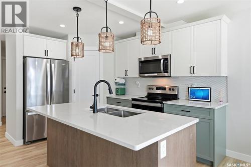 210 Schmeiser Bend, Saskatoon, SK - Indoor Photo Showing Kitchen With Stainless Steel Kitchen With Double Sink With Upgraded Kitchen