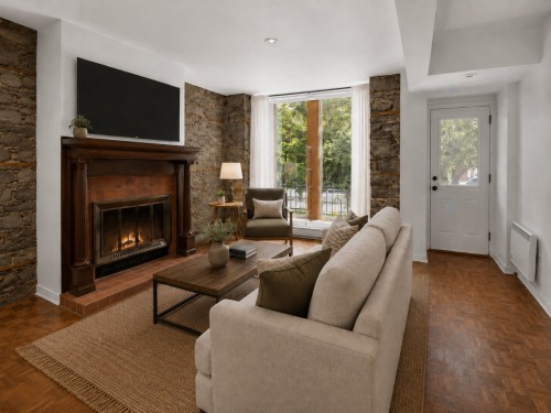 Living Room - 1-645 Rue Prince-Arthur O., Montréal (Le Plateau-Mont-Royal), QC - Indoor Photo Showing Living Room With Fireplace