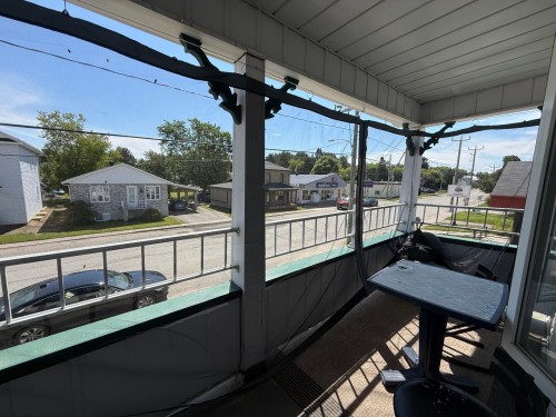 Terrasse - 9 Rue Principale S., Laverlochère-Angliers, QC 