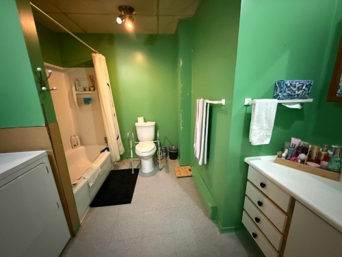 Salle de bains - 9 Rue Principale S., Laverlochère-Angliers, QC 