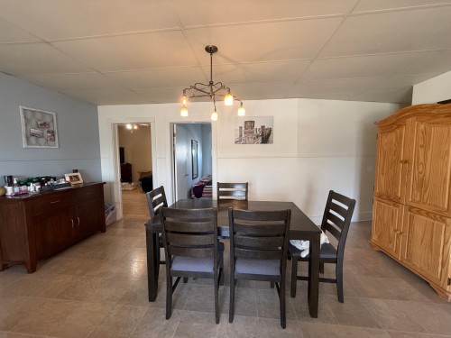 Salle à manger - 9 Rue Principale S., Laverlochère-Angliers, QC 