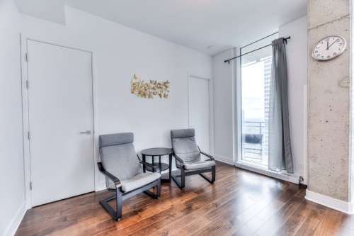 Salon - 3803-1188 Av. Union, Montréal (Ville-Marie), QC - Indoor