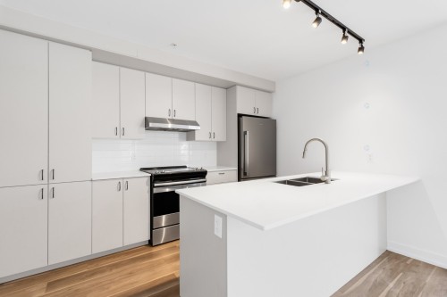 Cuisine - 207-140 Boul. St-Elzear O., Laval (Vimont), QC - Indoor Photo Showing Kitchen With Double Sink