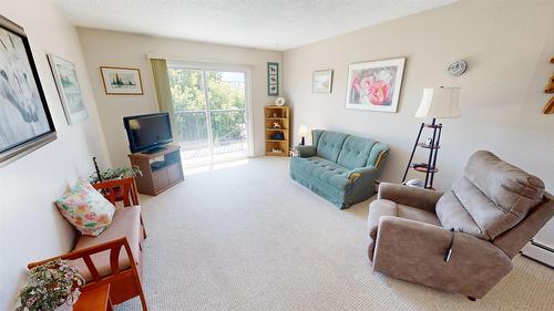 407-112 17Th Avenue, Cranbrook, BC - Indoor Photo Showing Living Room