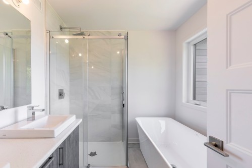 Master Bathroom - 146 Westcroft Road, Beaconsfield, QC 