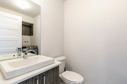 Powder room - 146 Westcroft Road, Beaconsfield, QC 