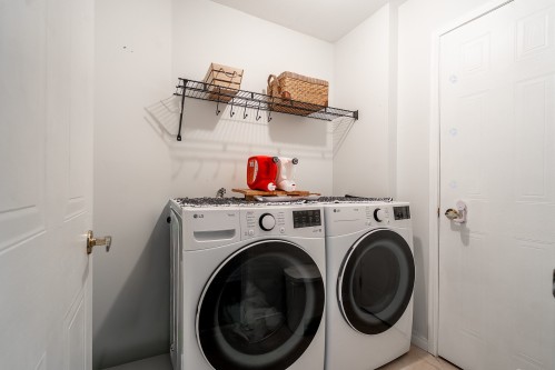 Salle de lavage - 1538 Rue De Gascogne, Laval (Chomedey), QC - Indoor Photo Showing Laundry Room