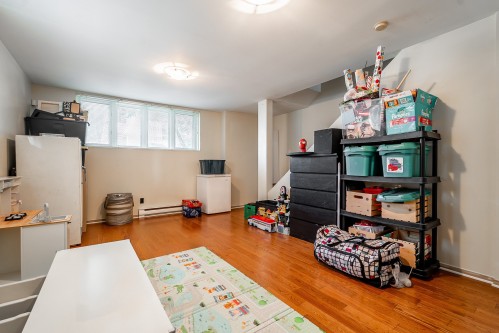 Salle familiale - 1538 Rue De Gascogne, Laval (Chomedey), QC - Indoor
