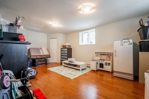 Salle familiale - 1538 Rue De Gascogne, Laval (Chomedey), QC - Indoor