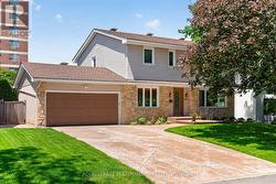 2407 ROSEWOOD AVENUE  Ottawa, ON K2B 7L3