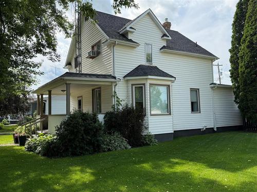 Welcome to 47 Second Ave. Benito - 47 Second Avenue, Benito, MB 