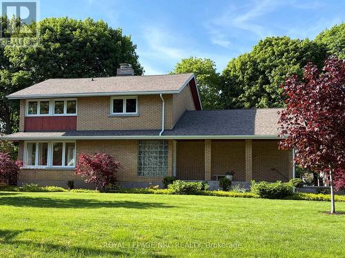 24 TENNESSEE AVENUE  Port Colborne (Sugarloaf), ON L3K 2R9