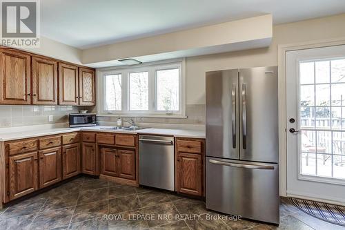 kitchen - 24 Tennessee Avenue, Port Colborne (Sugarloaf), ON - Indoor Photo Showing Kitchen