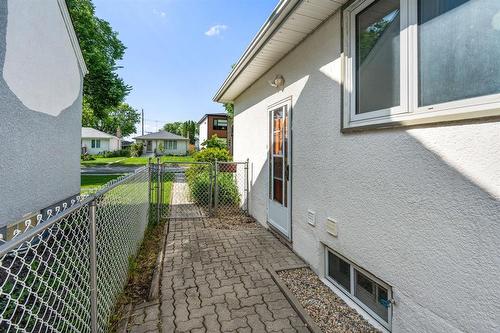952 Calrossie Boulevard, Winnipeg, MB 