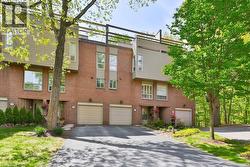 1250 MARLBOROUGH Court Unit# 27 Oakville, ON L6H 2W7