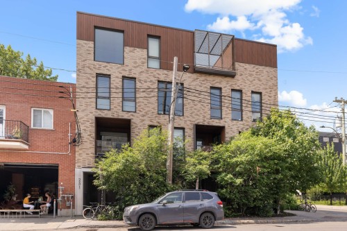 251 Rue St Zotique O — photo 1