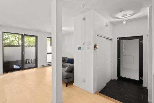 Mud Room - 251 Rue St-Zotique O., Montréal (Rosemont/La Petite-Patrie), QC - Indoor Photo Showing Other Room