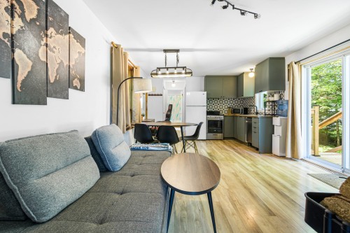 Salon - 46 Rue Belle-Étoile, Val-David, QC 
