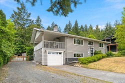 825 Dogwood Rd Nanaimo, BC V9R 3C2
