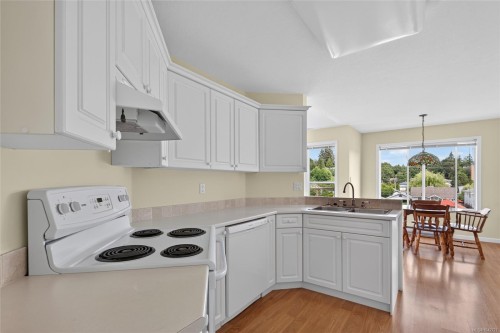 #302-245 First St, Duncan, BC - Indoor Photo Showing Kitchen With Double Sink