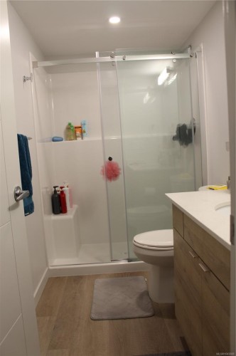 #207-4810 Cedar Ridge Pl, Nanaimo, BC - Indoor Photo Showing Bathroom