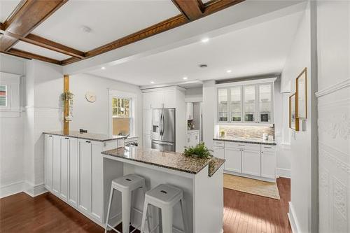 735 Mcmillan Ave, Winnipeg, MB 