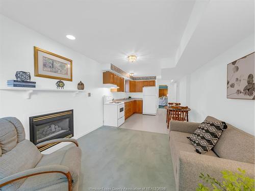 966 Fielding, Windsor, ON 