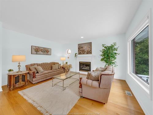 966 Fielding, Windsor, ON 