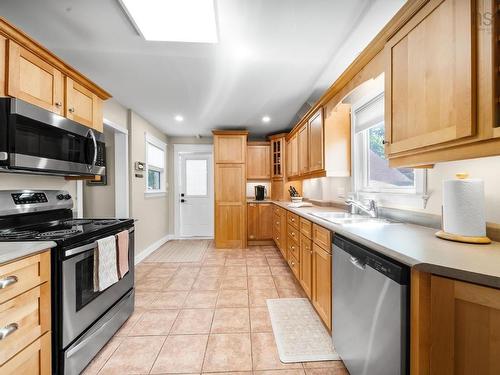 8 Eaton Avenue, Dartmouth, NS 