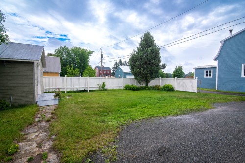 Courtyard - 192 Ch. Des Pionniers E., L'Islet, QC 