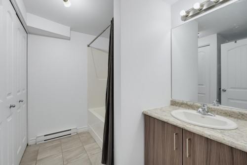 Salle de bains - 2-315 Rue Sabourin, Thurso, QC - Indoor Photo Showing Bathroom