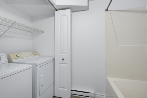 Salle de bains - 2-315 Rue Sabourin, Thurso, QC - Indoor Photo Showing Laundry Room