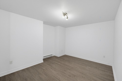 Salon - 2-315 Rue Sabourin, Thurso, QC - Indoor Photo Showing Other Room