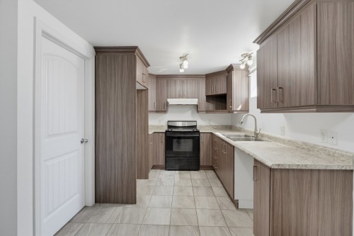 Cuisine - 2-315 Rue Sabourin, Thurso, QC - Indoor Photo Showing Kitchen With Double Sink